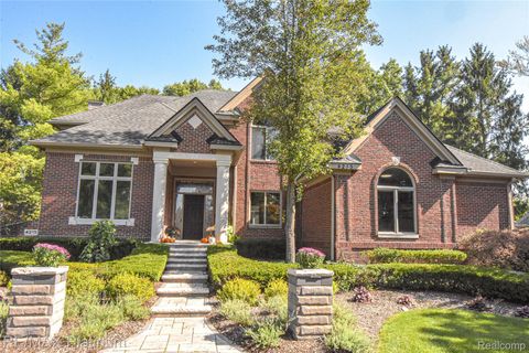 4215 Rolling Pines Court Commerce Charter Township MI 48382