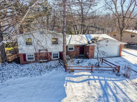 24095 Farmington Road Farmington City MI 48336