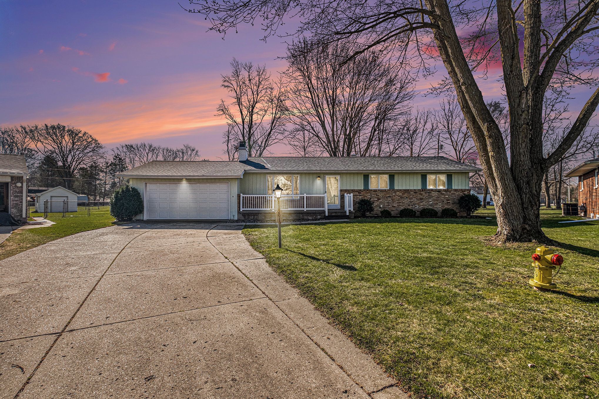 2076 HARDWOOD Circle