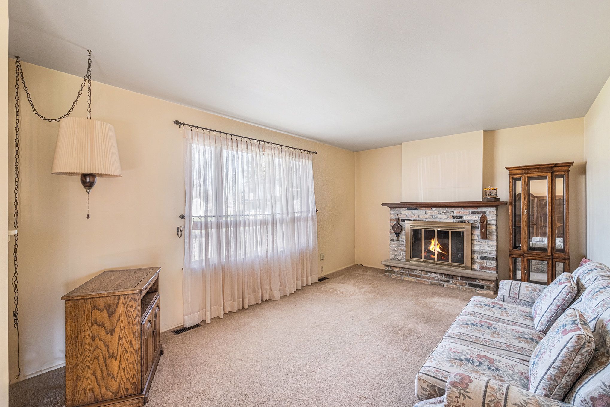 2076 HARDWOOD Circle