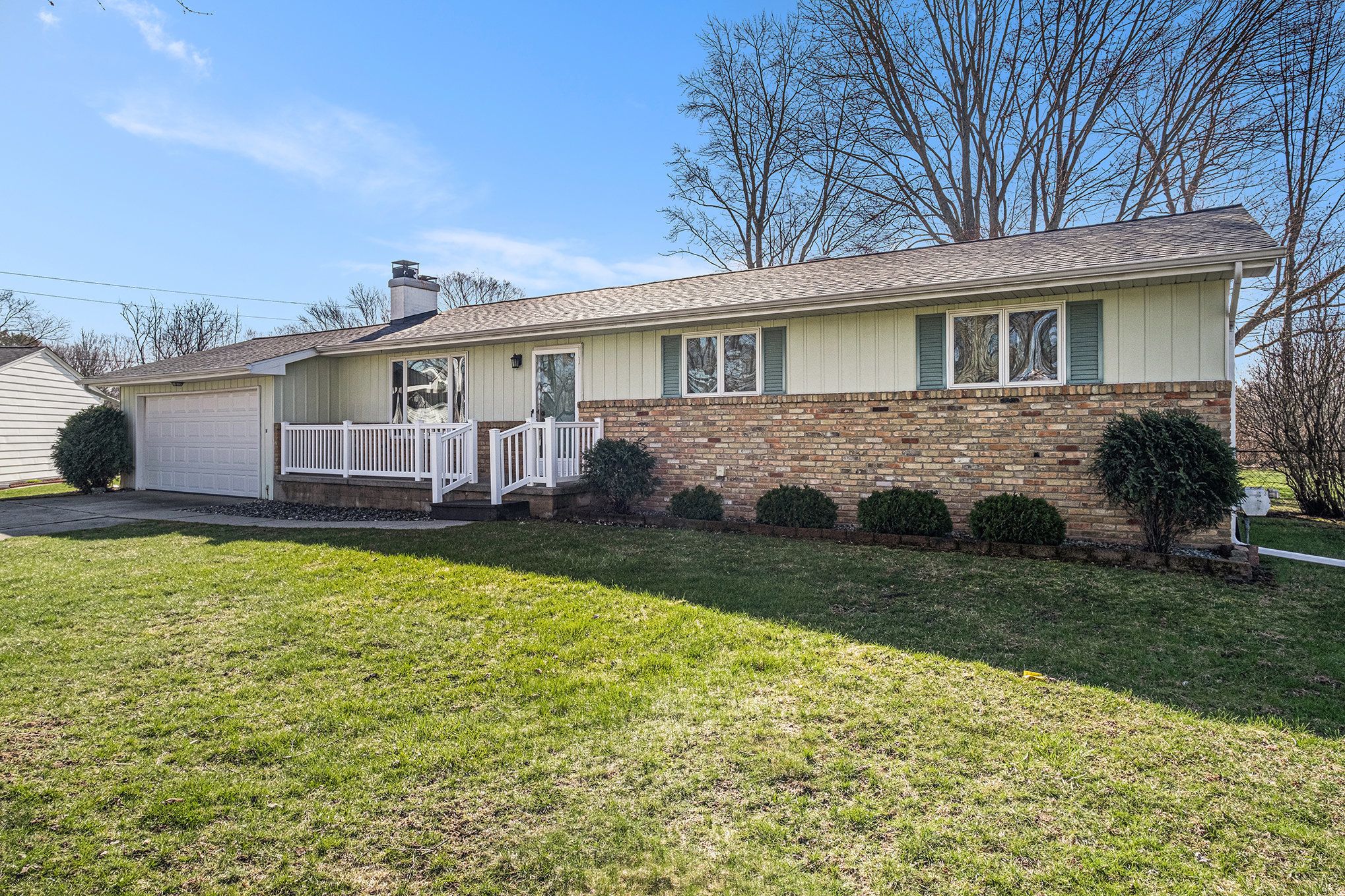2076 HARDWOOD Circle