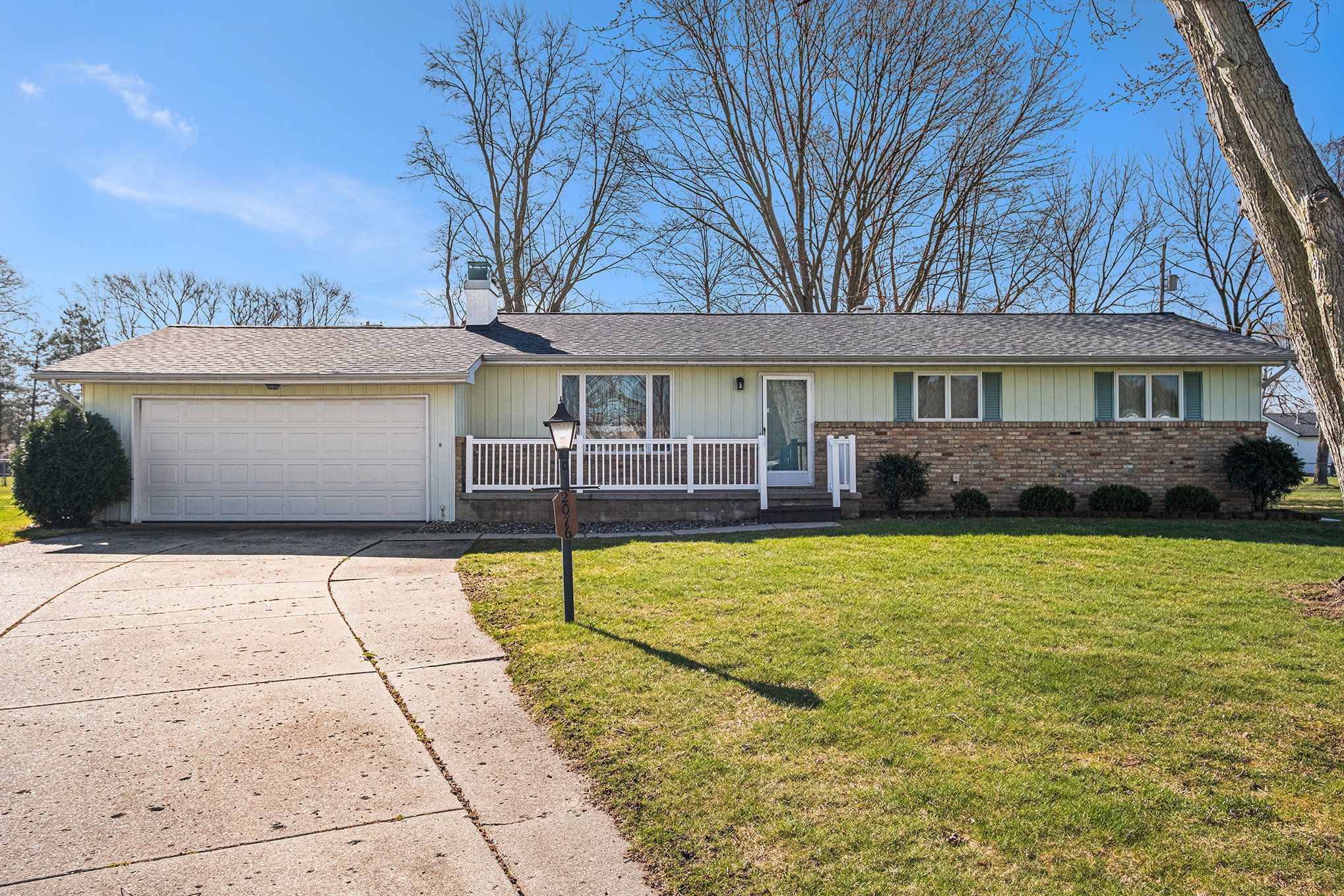 2076 HARDWOOD Circle