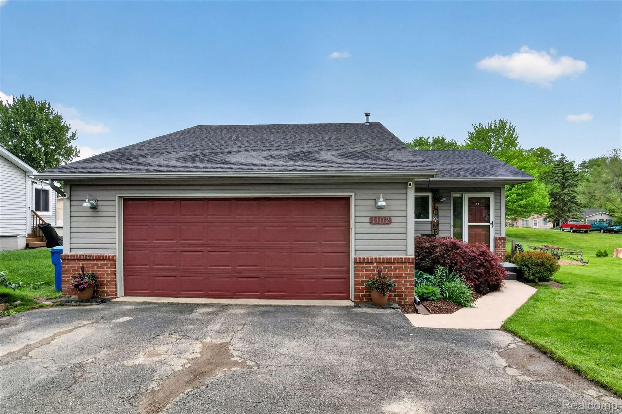 1102 Erskine Way