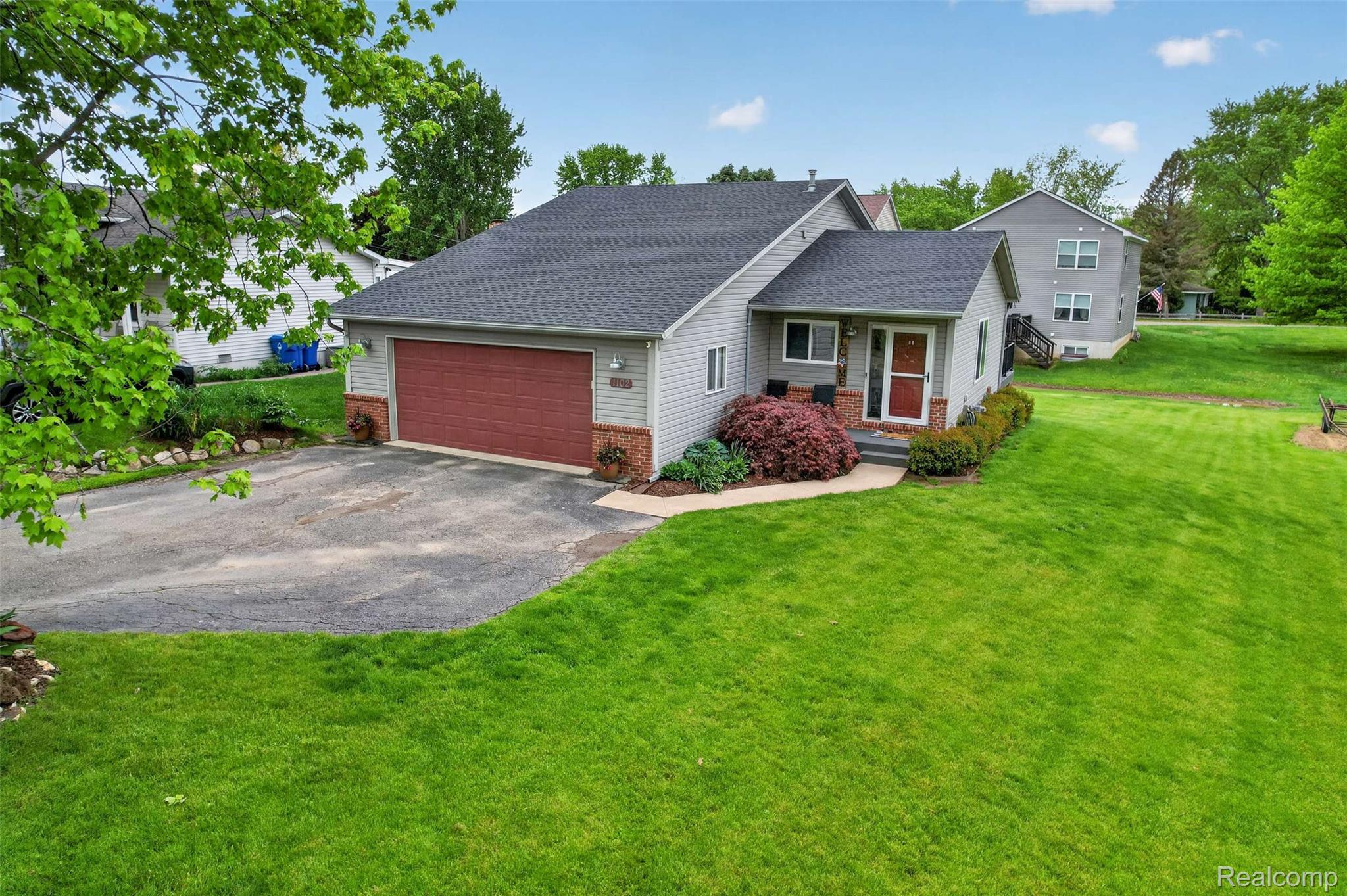1102 Erskine Way