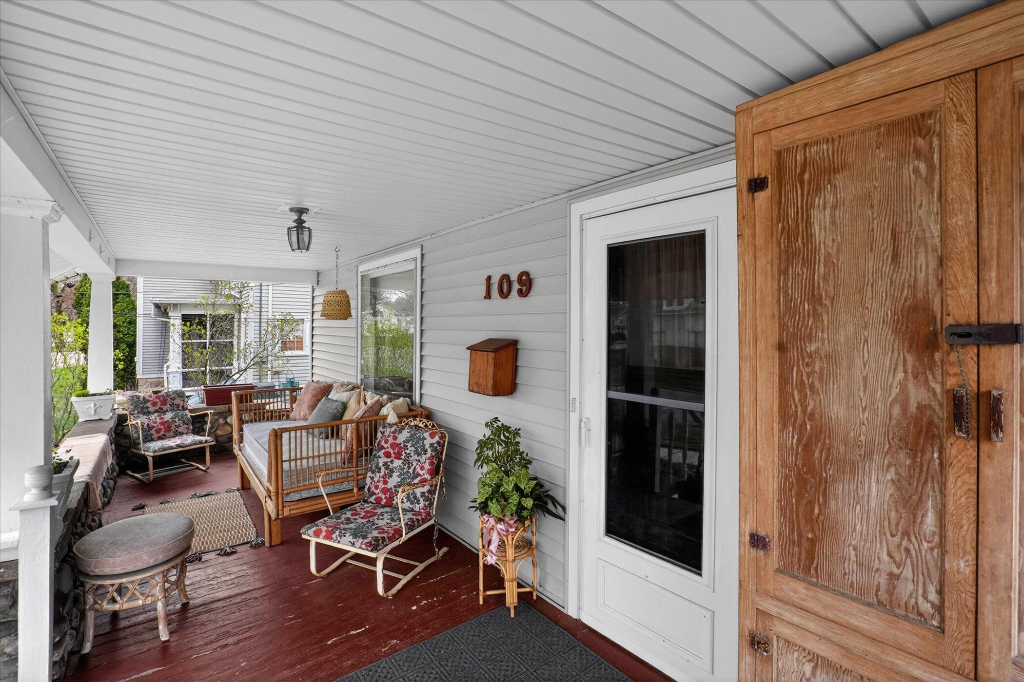 109 S Mulberry Street