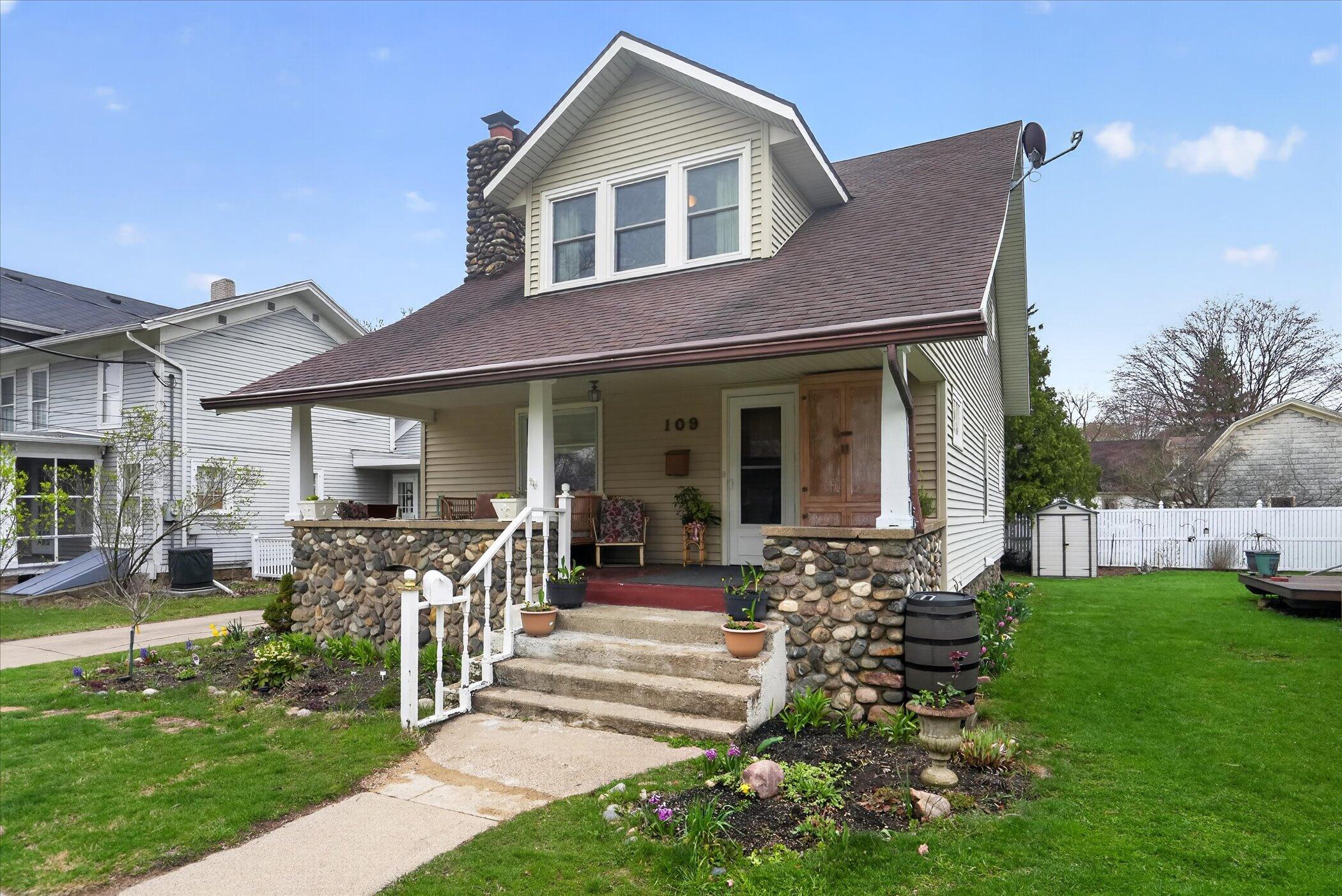 109 S Mulberry Street