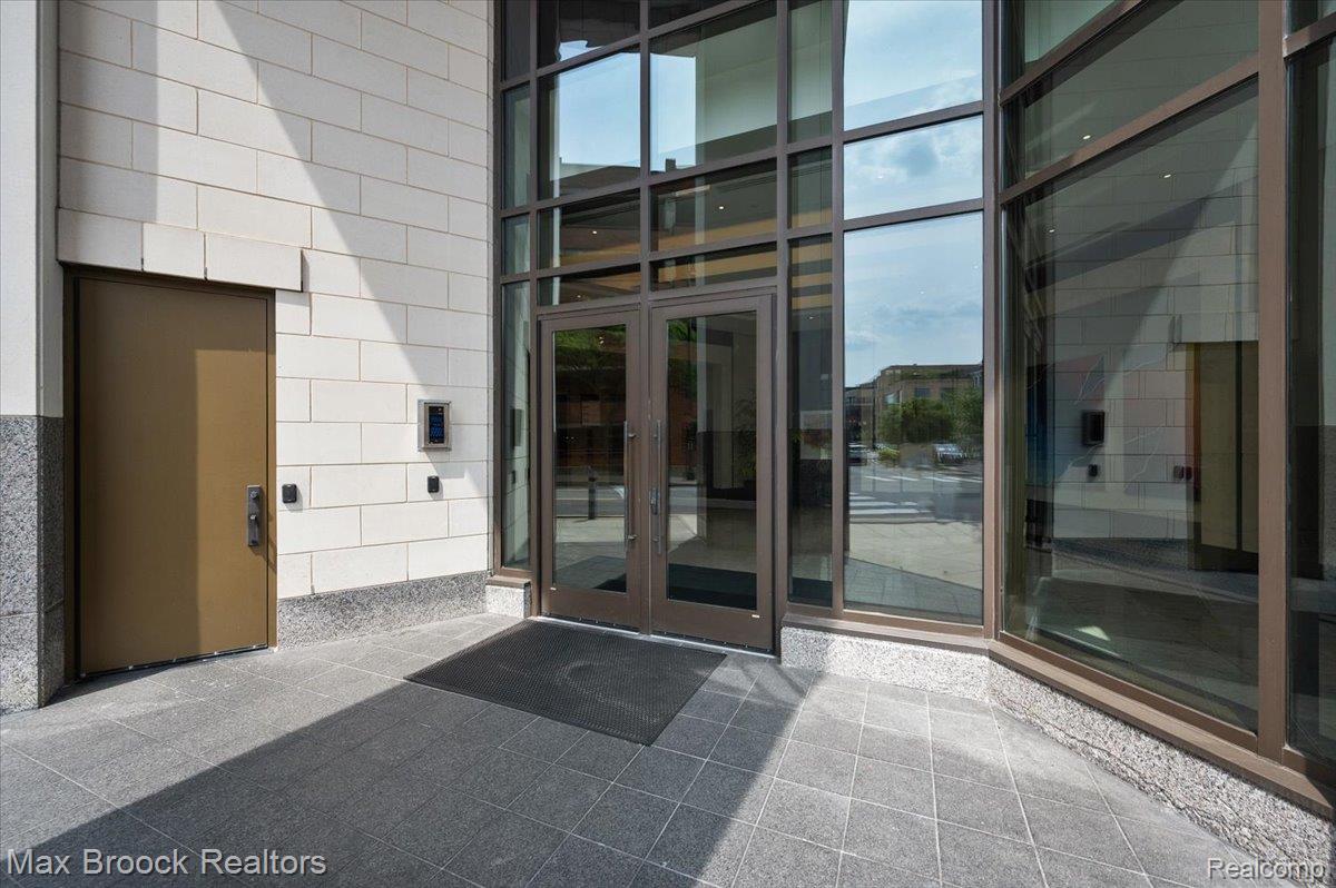 34901 Woodward Avenue 5th Floor