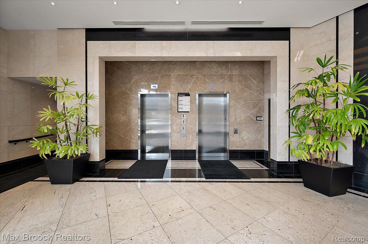 34901 Woodward Avenue 5th Floor