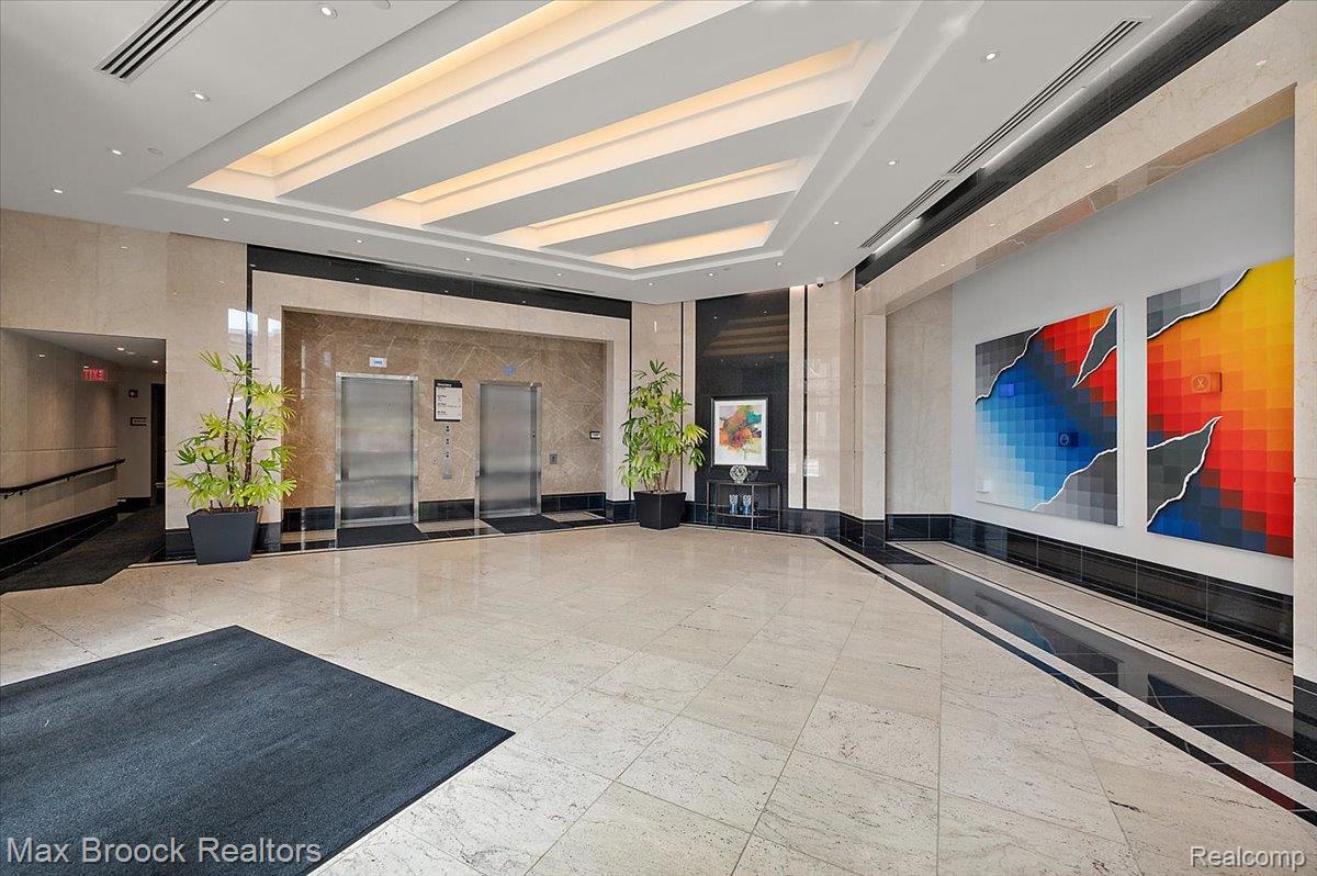34901 Woodward Avenue 5th Floor