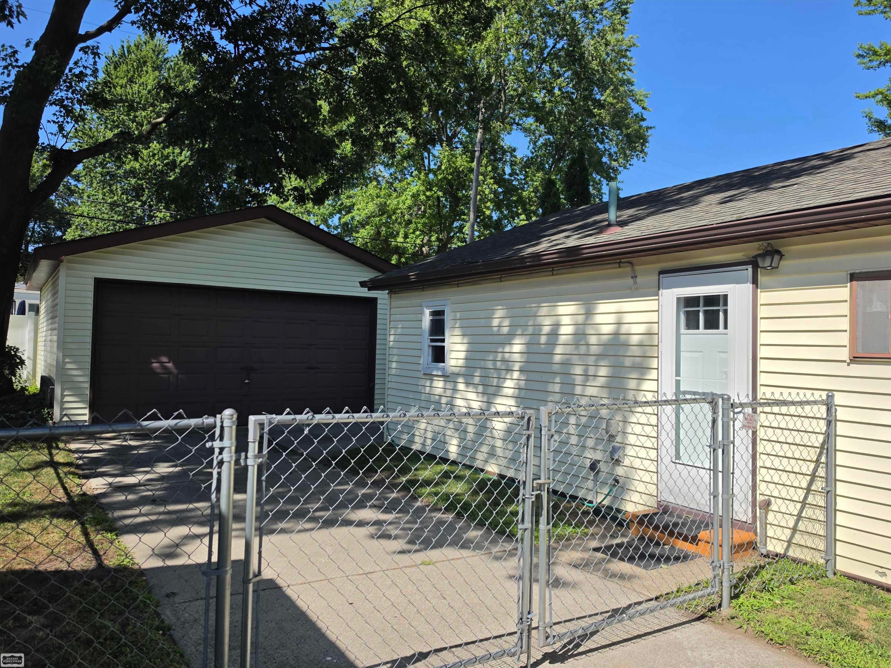 3004 Maplewood Drive