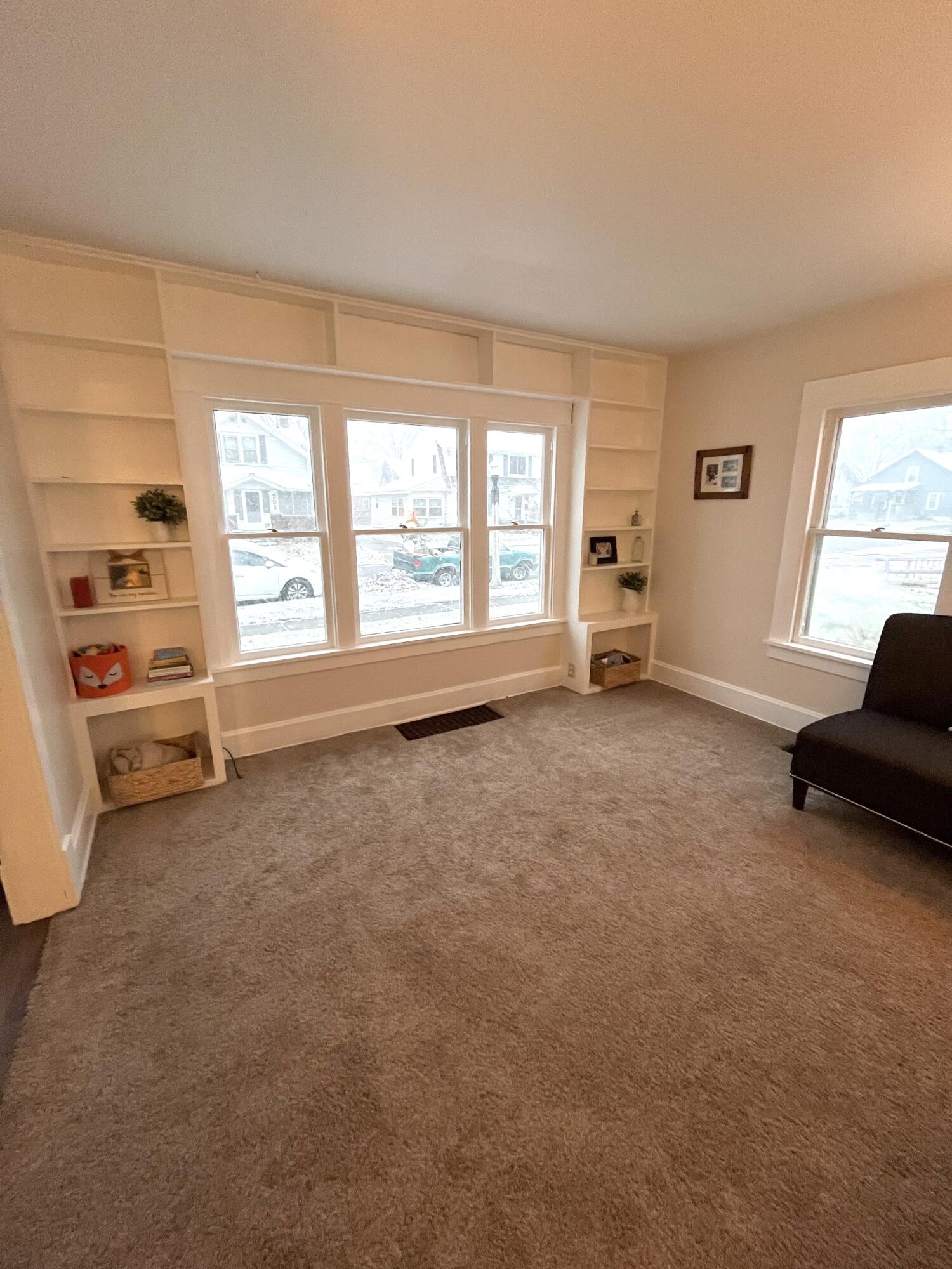 208 E Electric Court