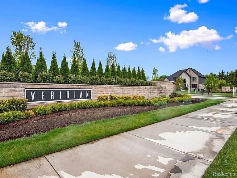 57496 Meadowridge Drive