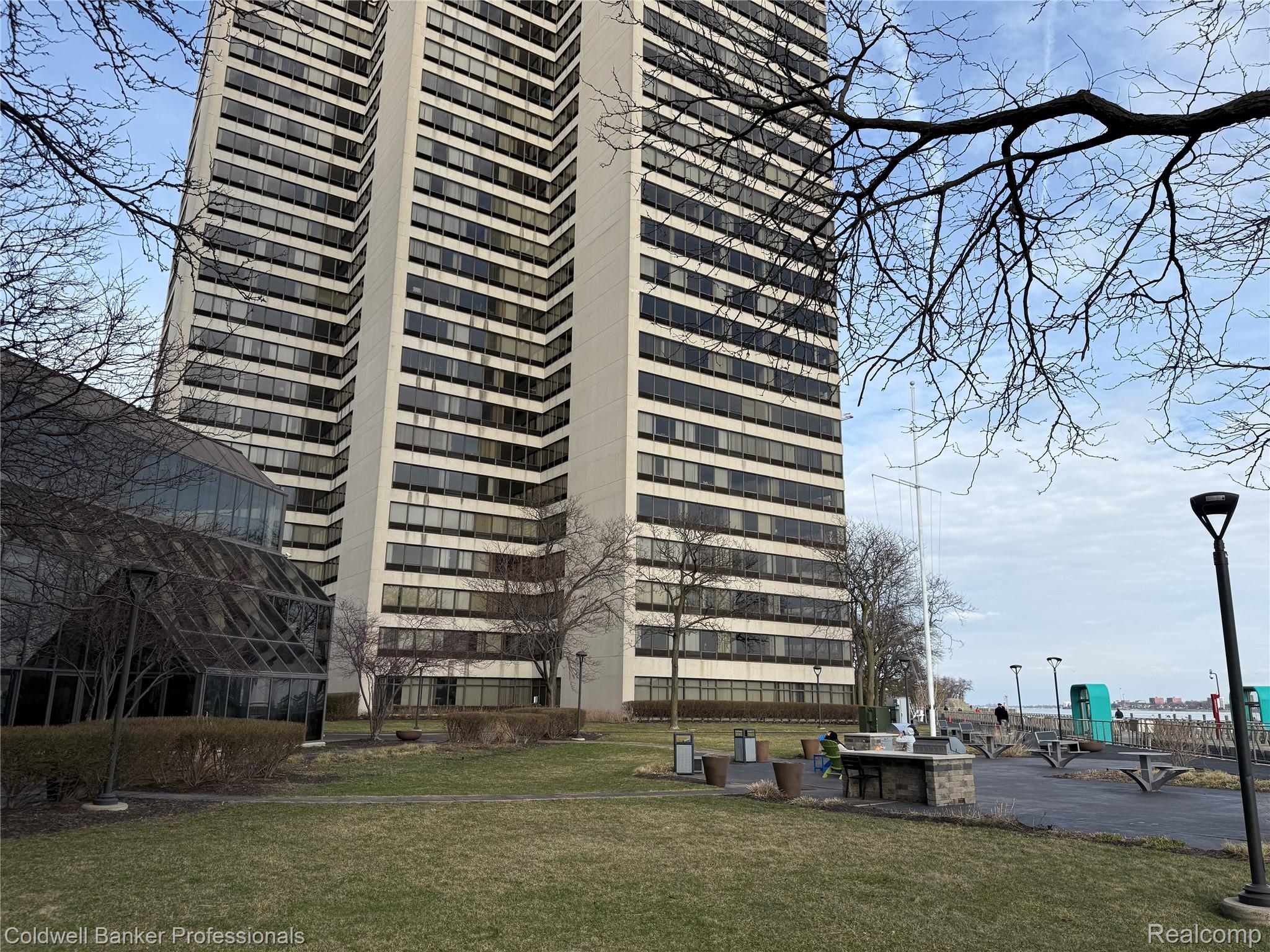 300 Riverfront Drive 14-G