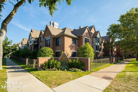 54 Pointe Park Place Grosse Pointe Park City MI 48230