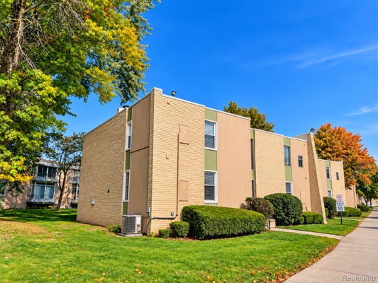 33379 FARGO ST, LIVONIA, MI 48152 - Image 3d55aff6d5e059a0a1d017b2b8a5a8f8/2011104683
