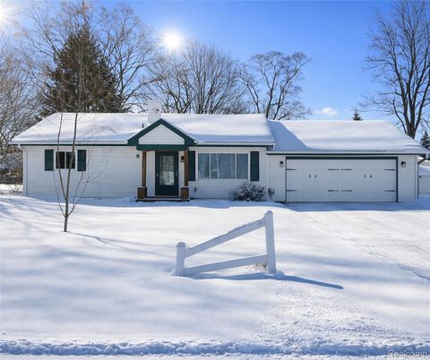 6101 Woodsdale Drive Grand Blanc Charter Township MI 48439