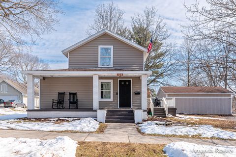 125 S Grove Street SE Lowell City MI 49331