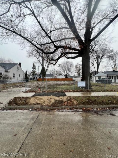 1915 Clifton Avenue Royal Oak City MI 48073