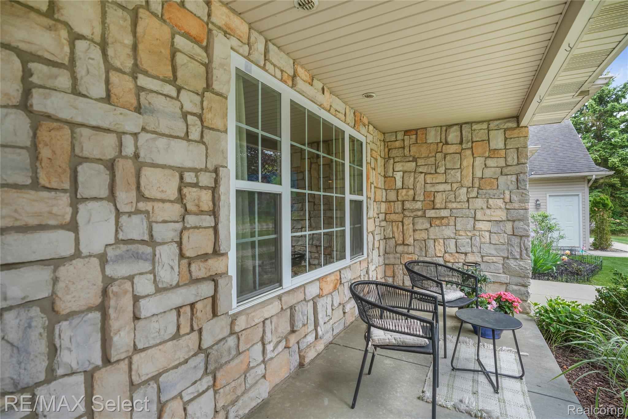 604 FENTON COMMONS Lane