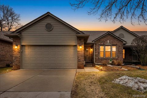 4462 Glenoaks Court Warren City MI 48092