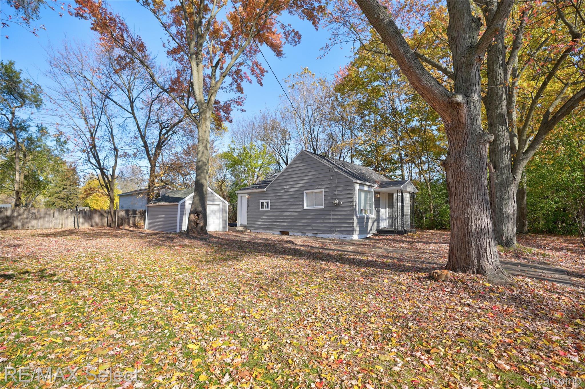 2429 Lincoln Manor Drive