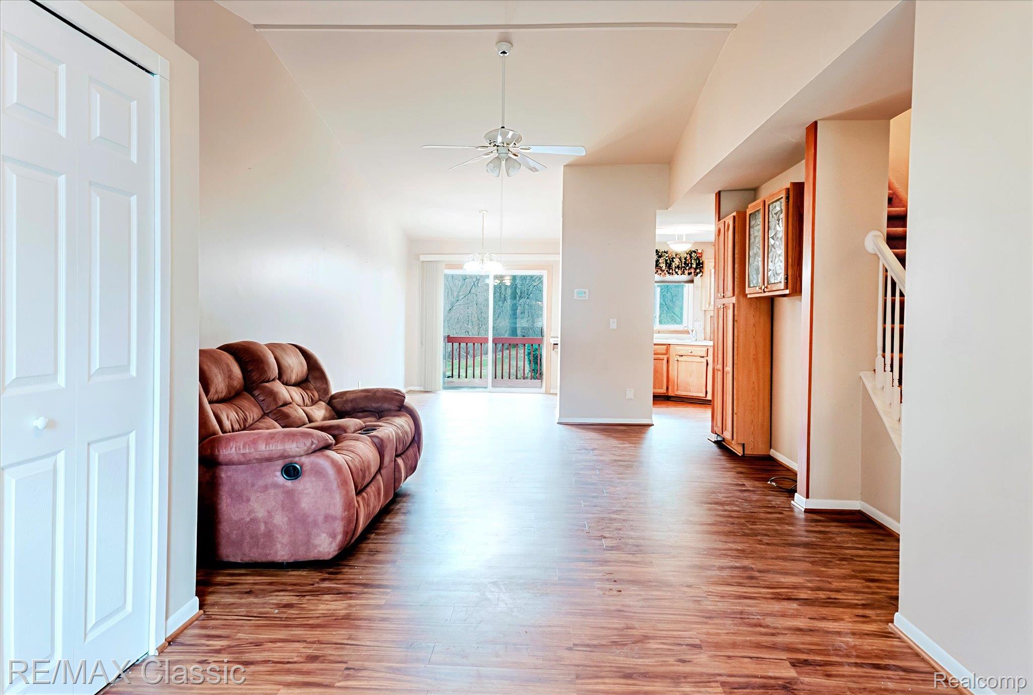 9039 E E Lake Road NW 45