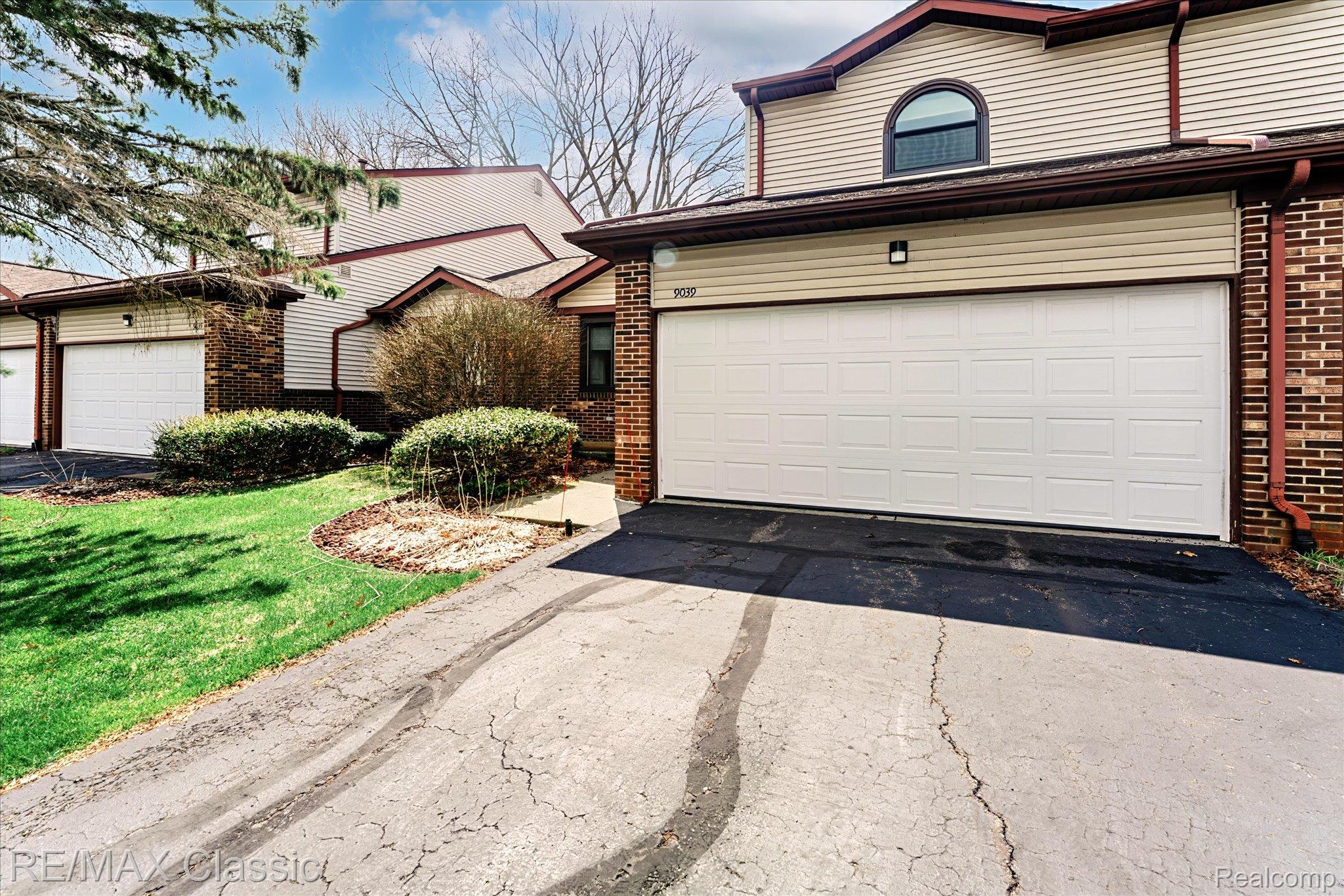 9039 E E Lake Road NW 45