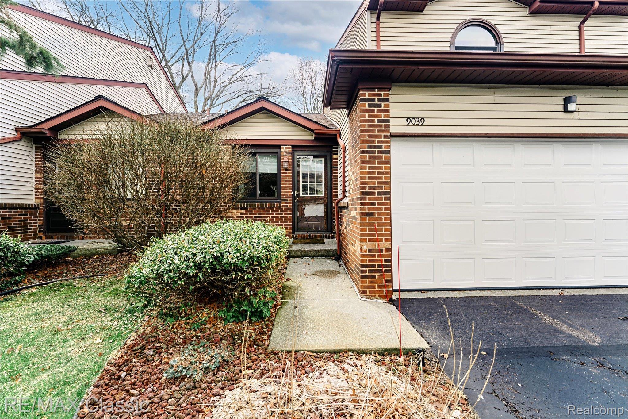 9039 E E Lake Road NW 45