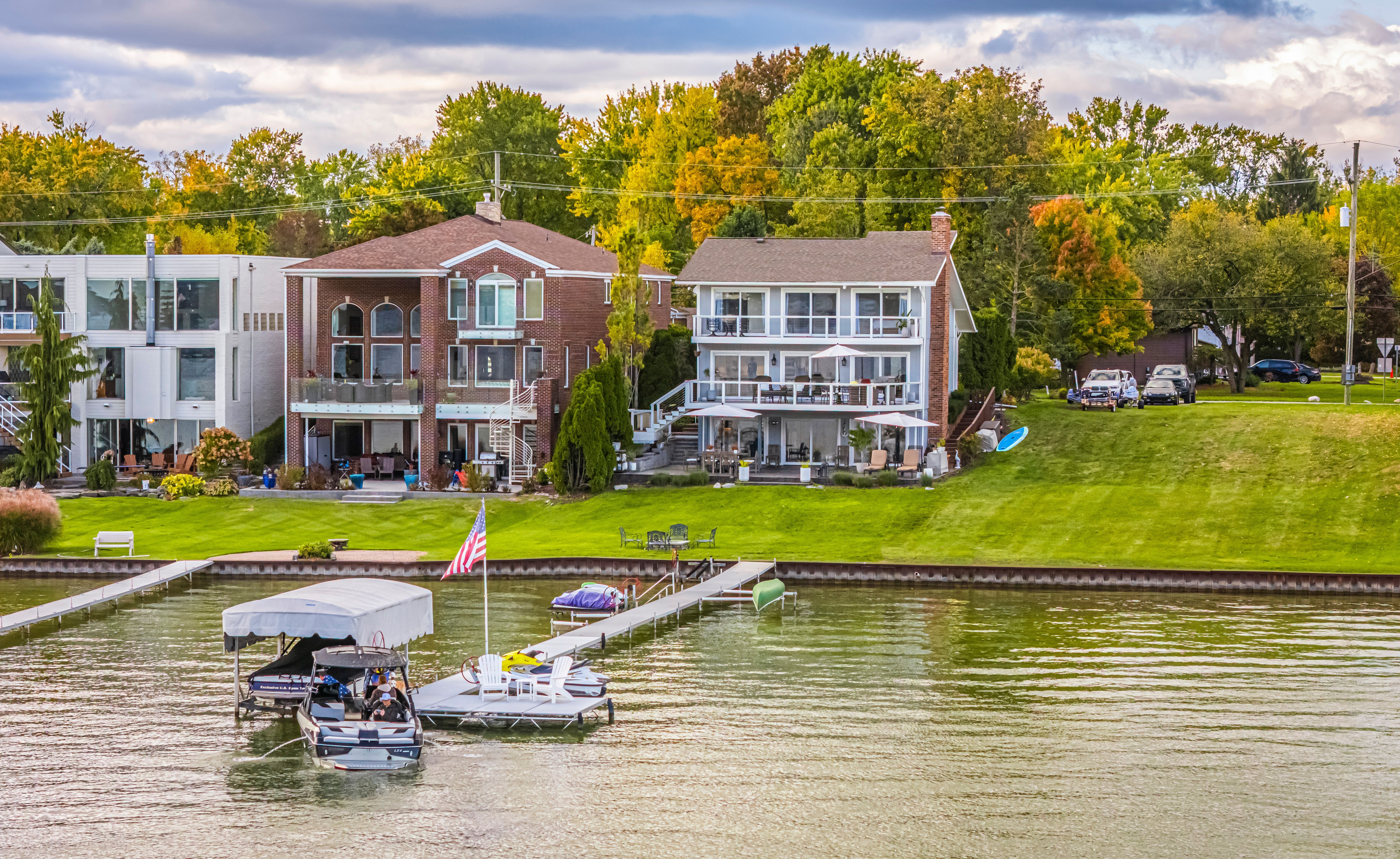 3885 LAKE FRONT Street