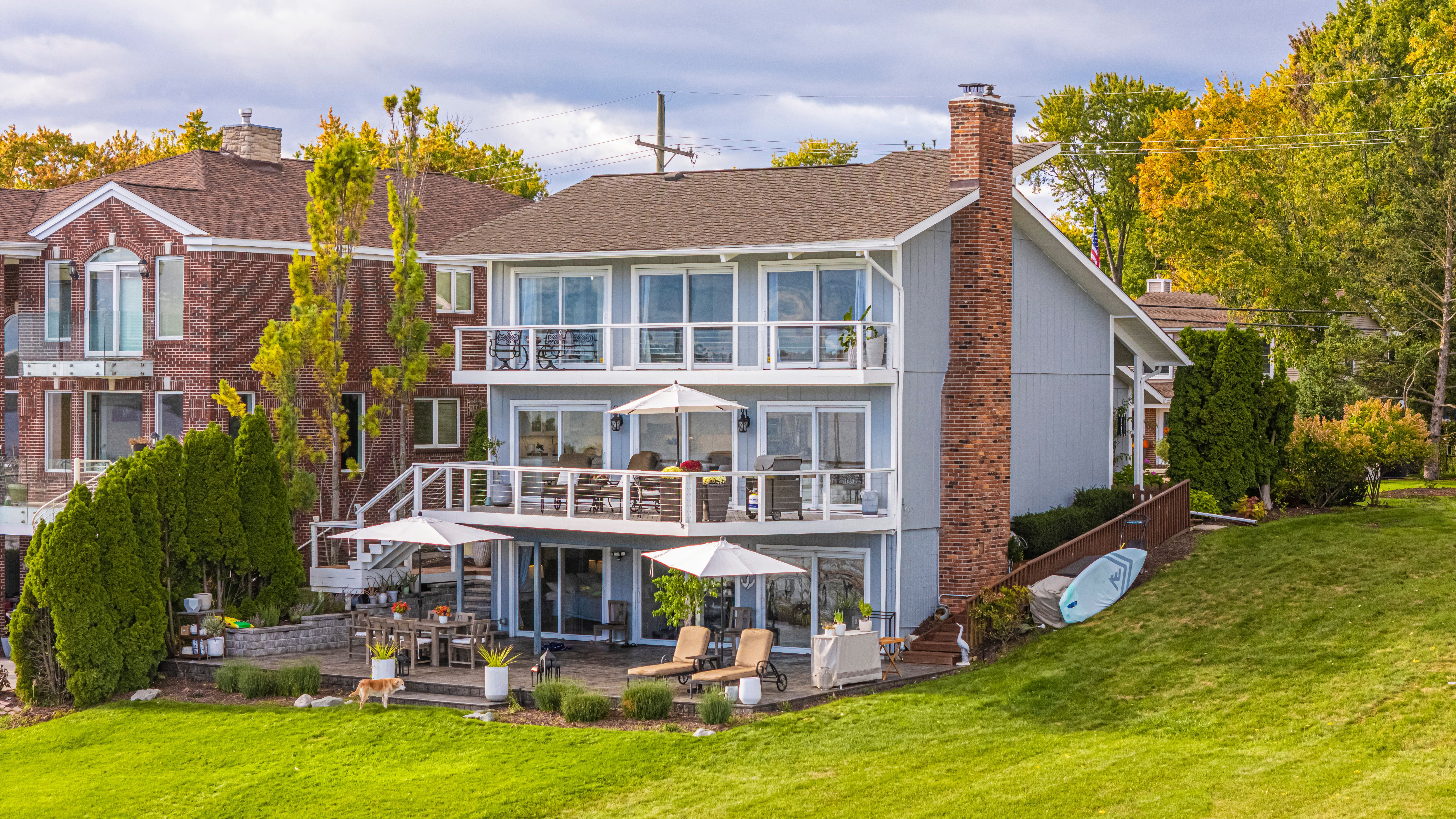 3885 LAKE FRONT Street