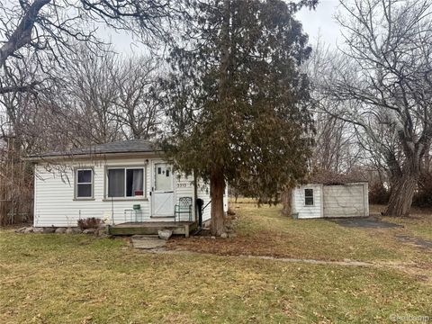 3313 Dallas Avenue Warren City MI 48091