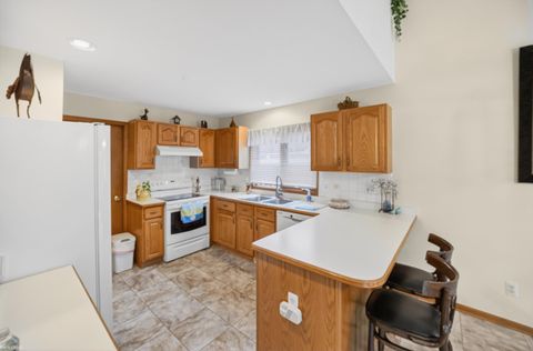 Tiny photo for 54413 Cambridge Drive, Shelby Charter Township, MI 48315 (MLS # 58050201254)