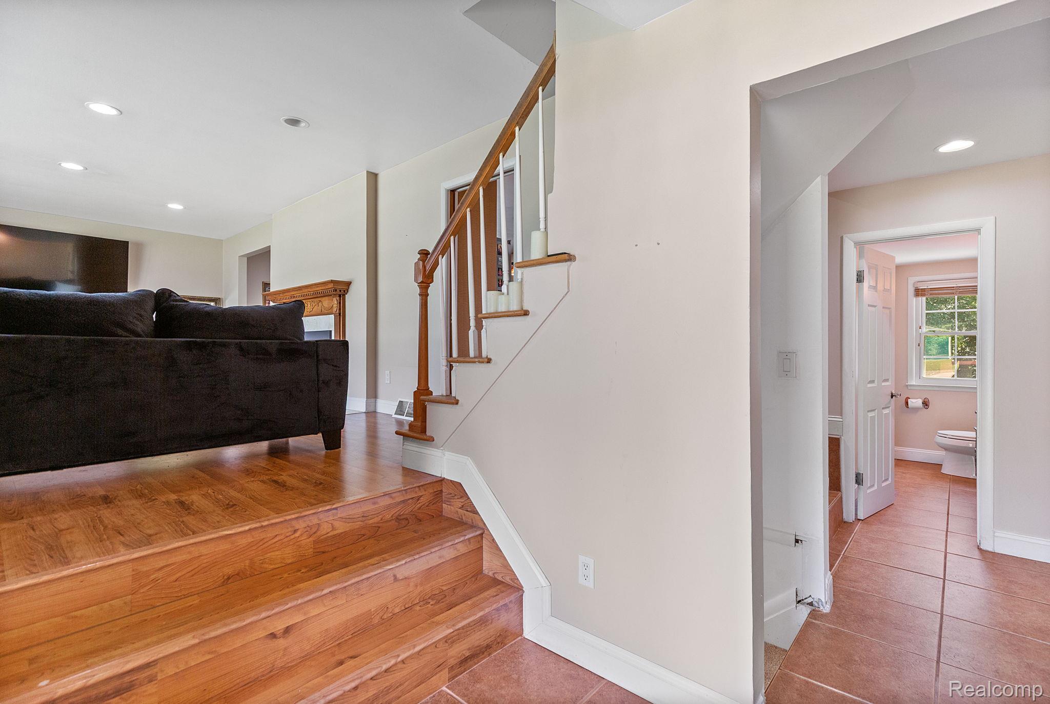 4739 Quarton Road