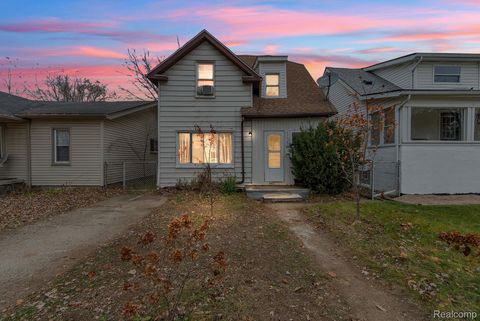 25520 New York Street Dearborn Heights City MI 48125