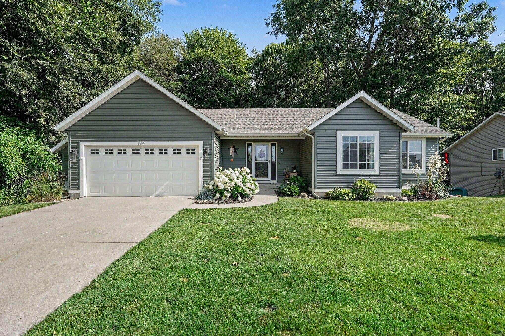 944 Oak Brook Court
