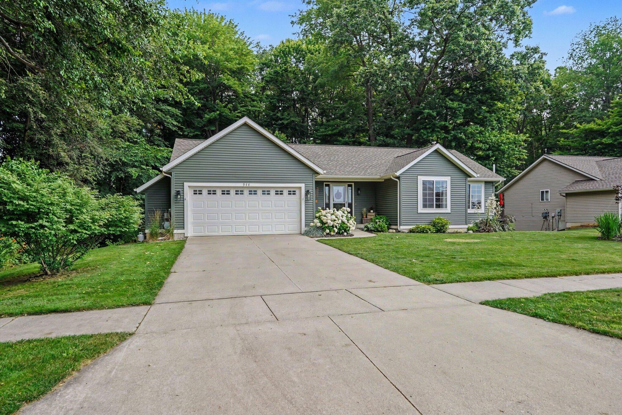 944 Oak Brook Court