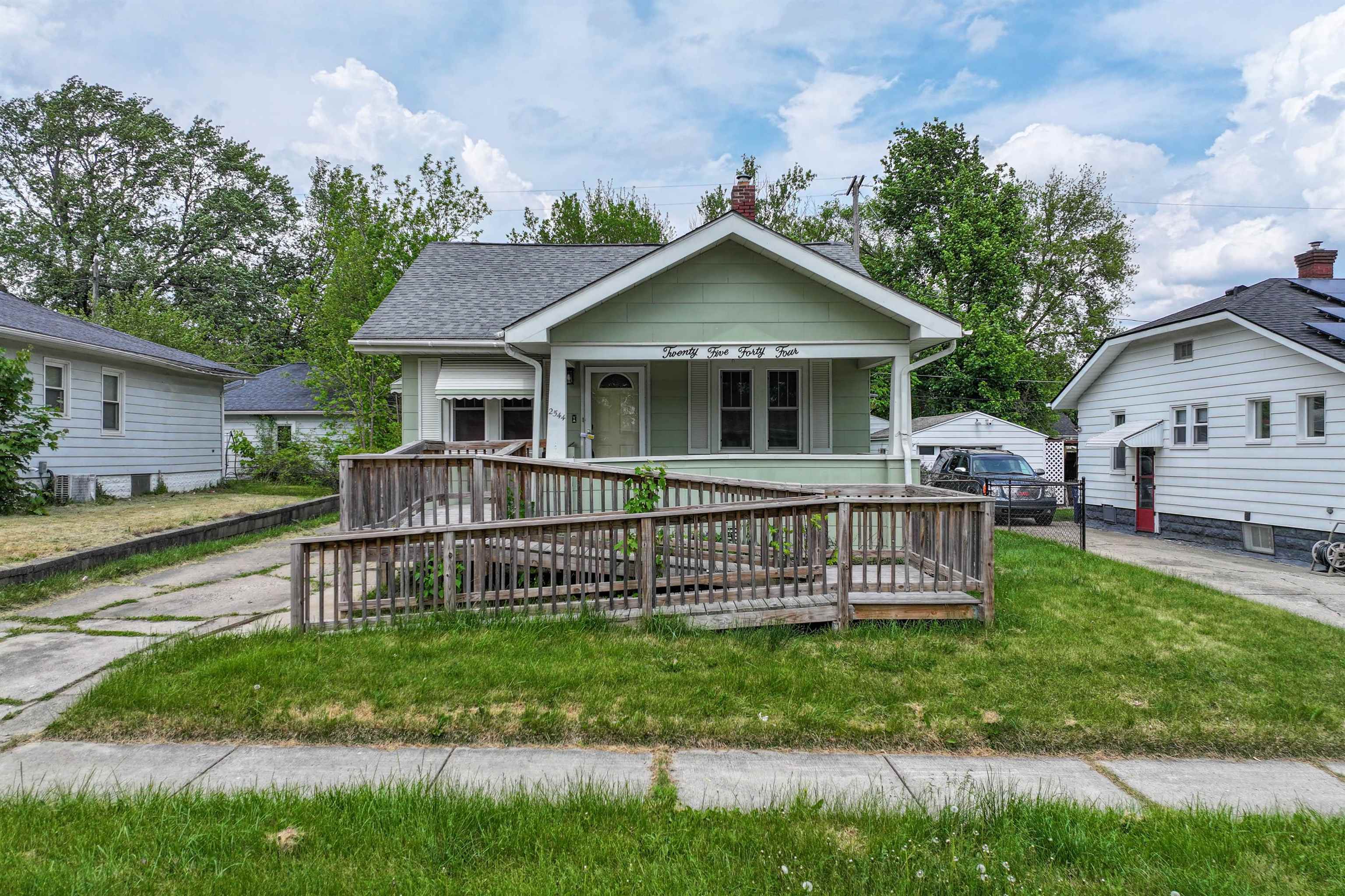 2544 Tyrone Street