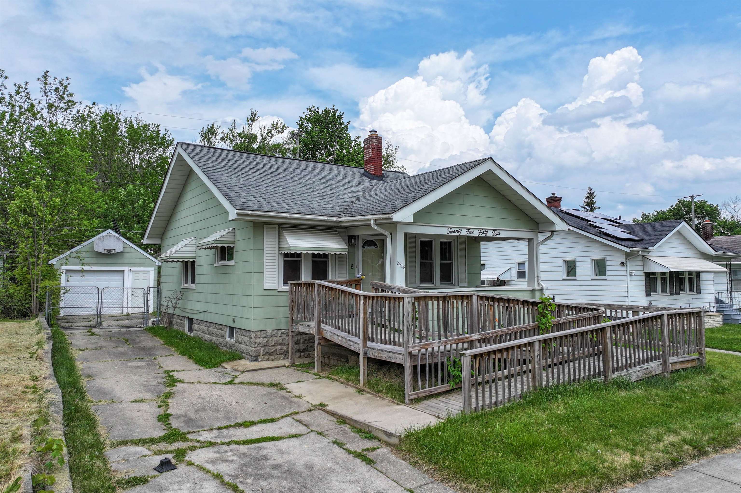 2544 Tyrone Street