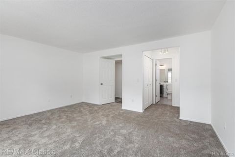 Tiny photo for 4990 Oak Hill Drive #59, Waterford Charter Township, MI 48329 (MLS # 20251023993)