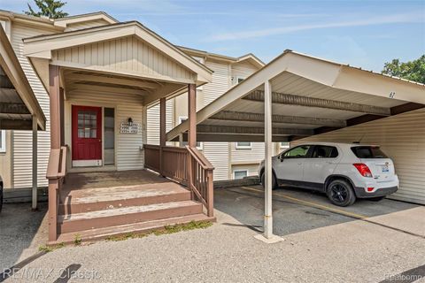 Tiny photo for 4990 Oak Hill Drive #59, Waterford Charter Township, MI 48329 (MLS # 20251023993)