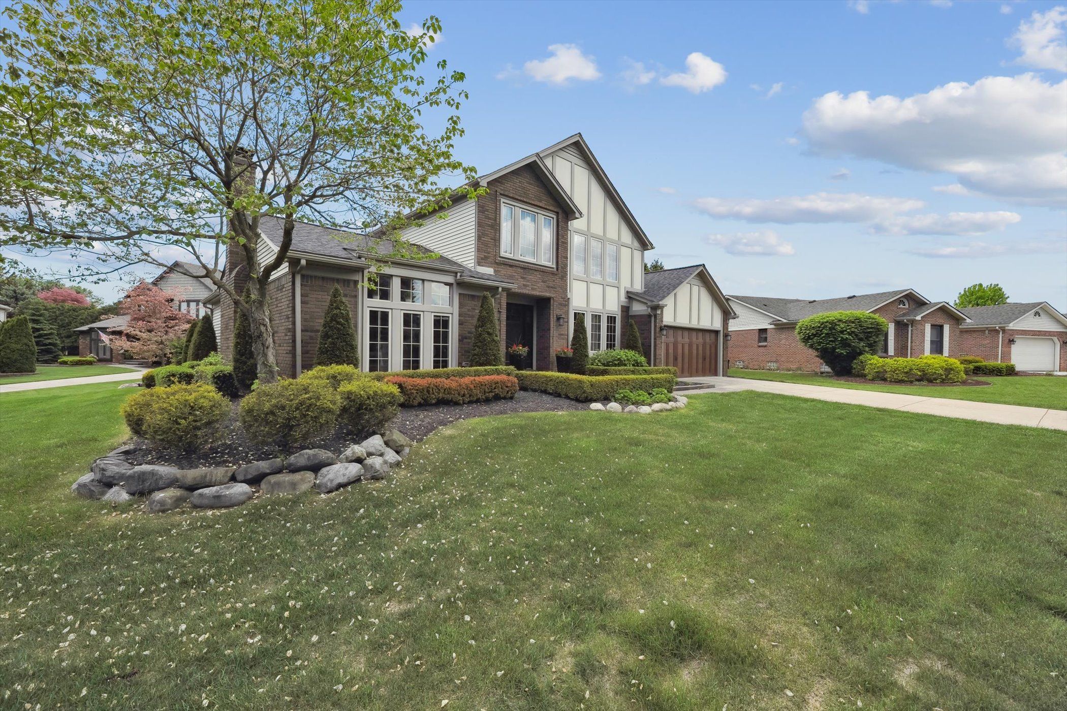 17305 LAUREL Drive
