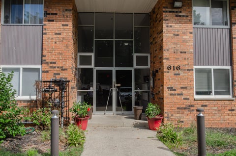 Photo of 616 Lynn Avenue #24, Kalamazoo City, MI 49008 (MLS # 66026047935)