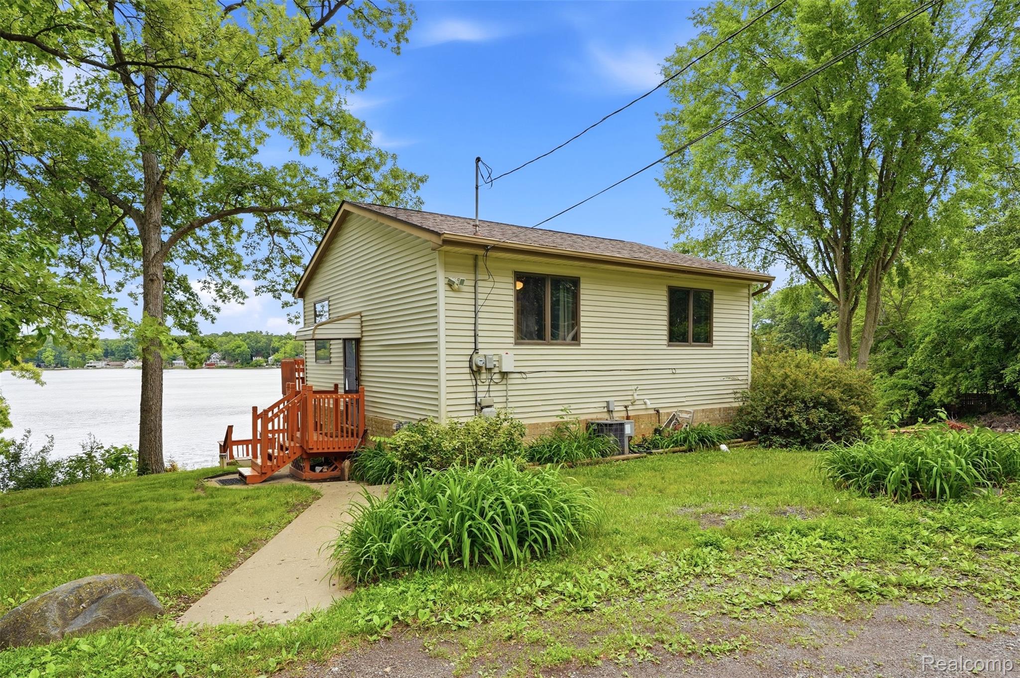 11044 Grand River Avenue