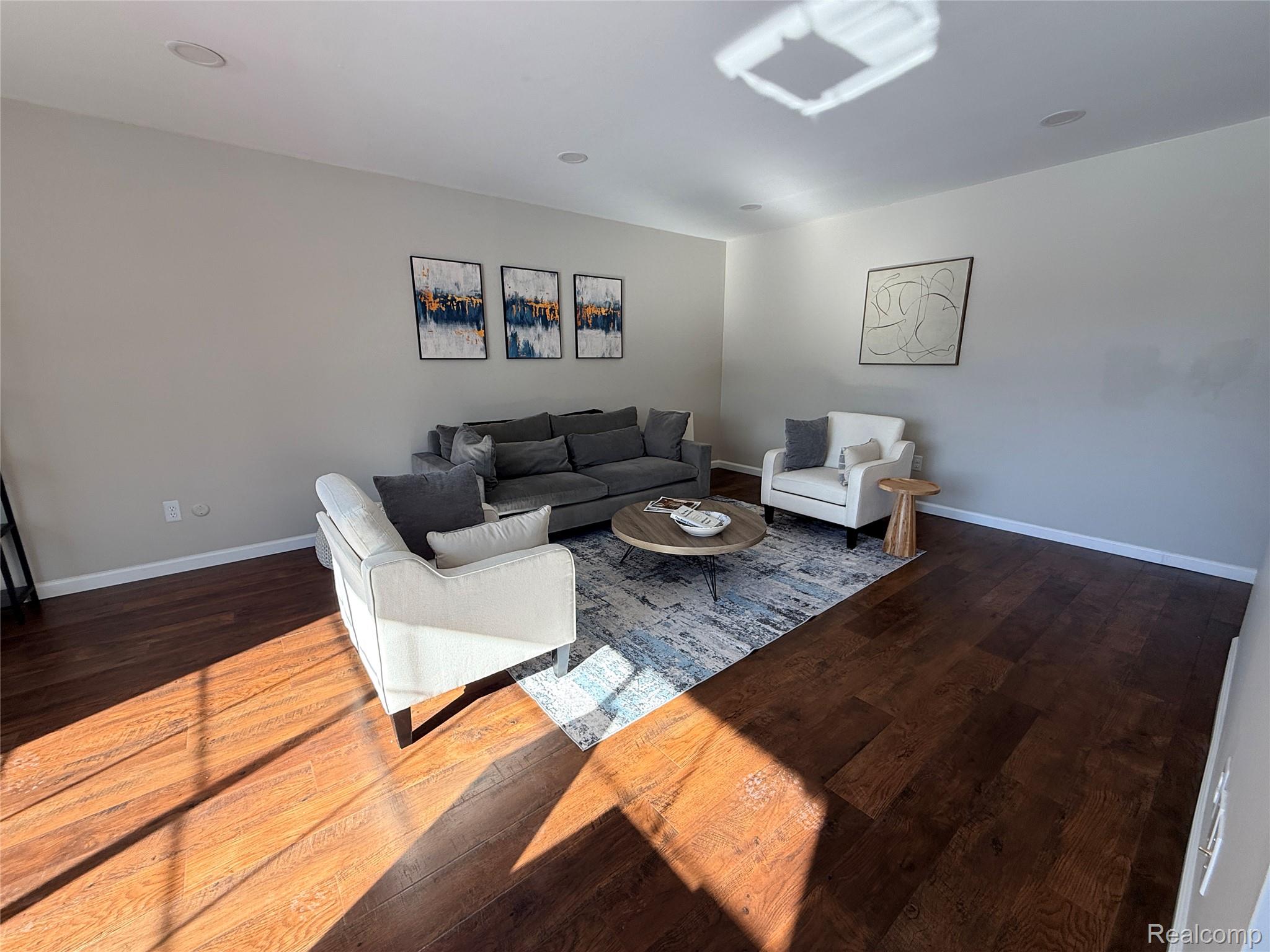 670 E Fox Hills Drive