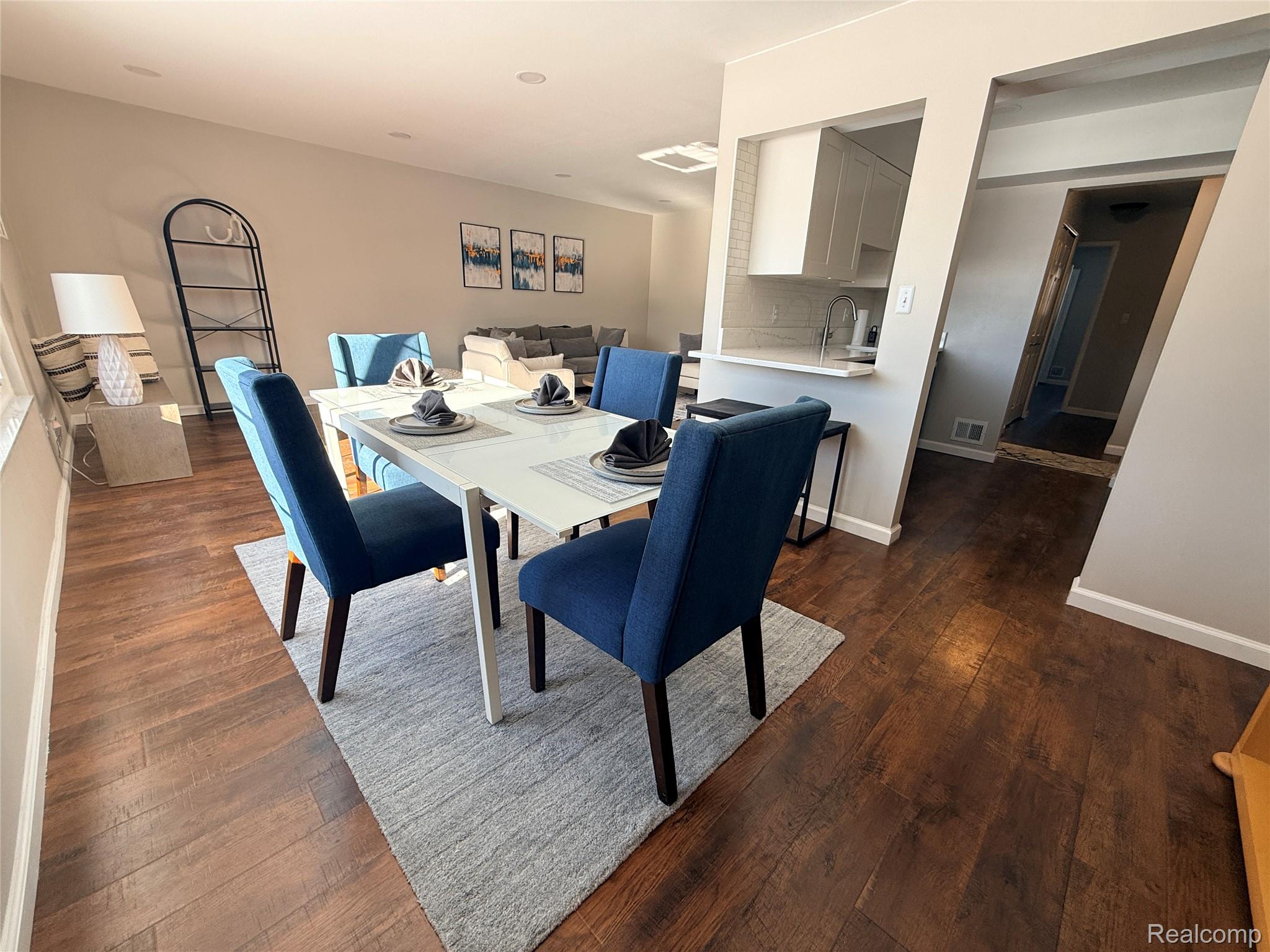 670 E Fox Hills Drive