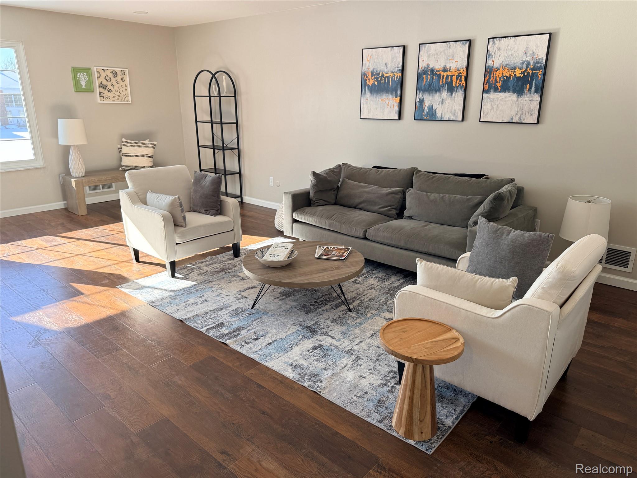 670 E Fox Hills Drive