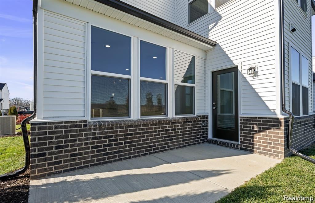 5570 E Spaniel Drive