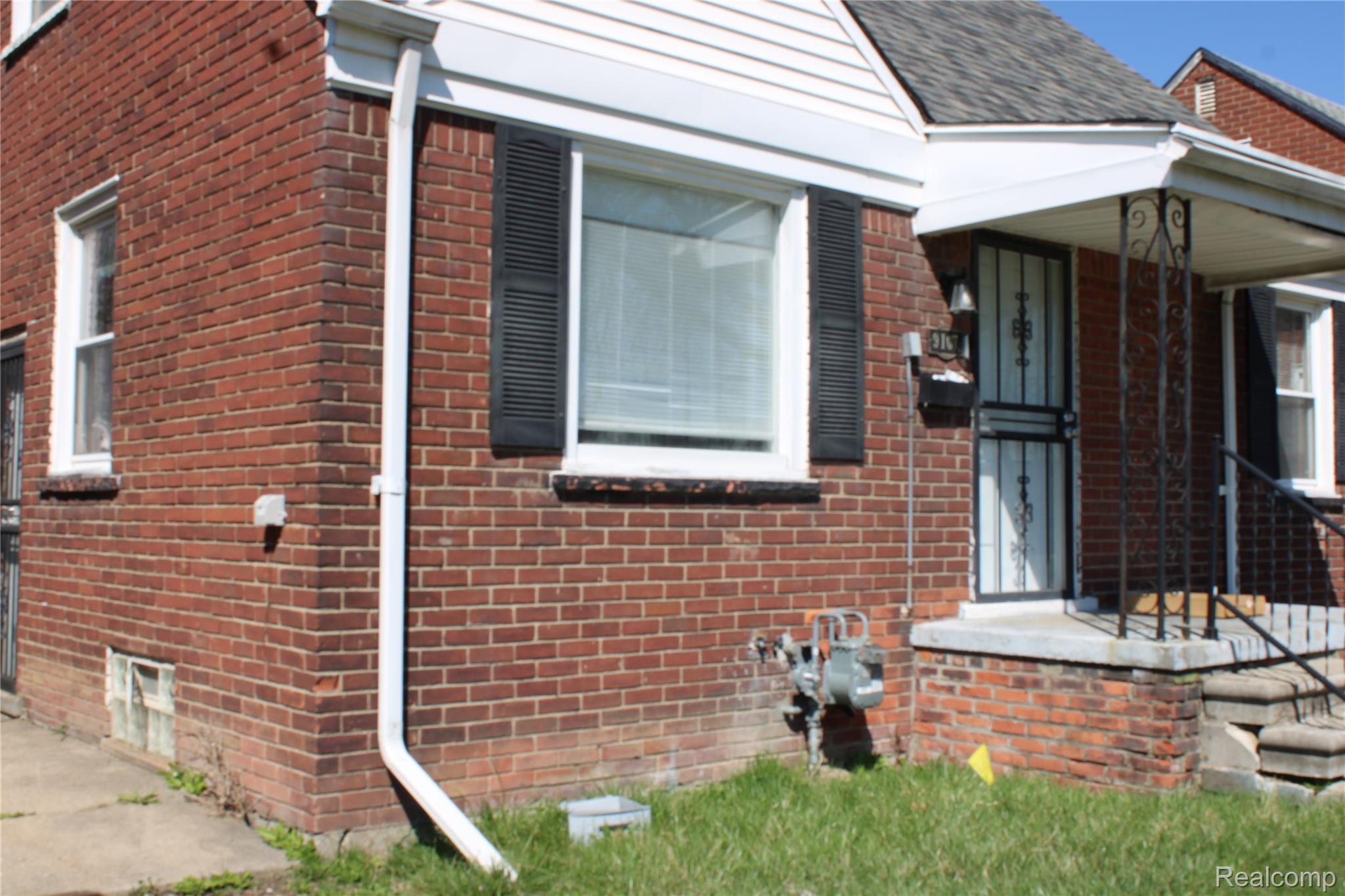 9107 Roselawn Street