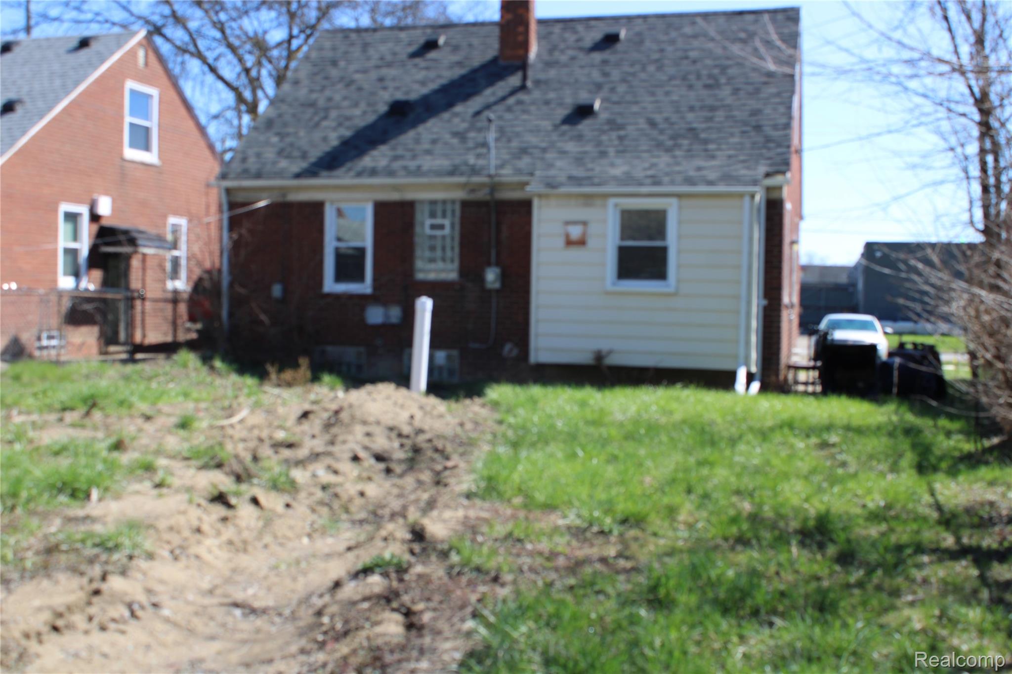 9107 Roselawn Street