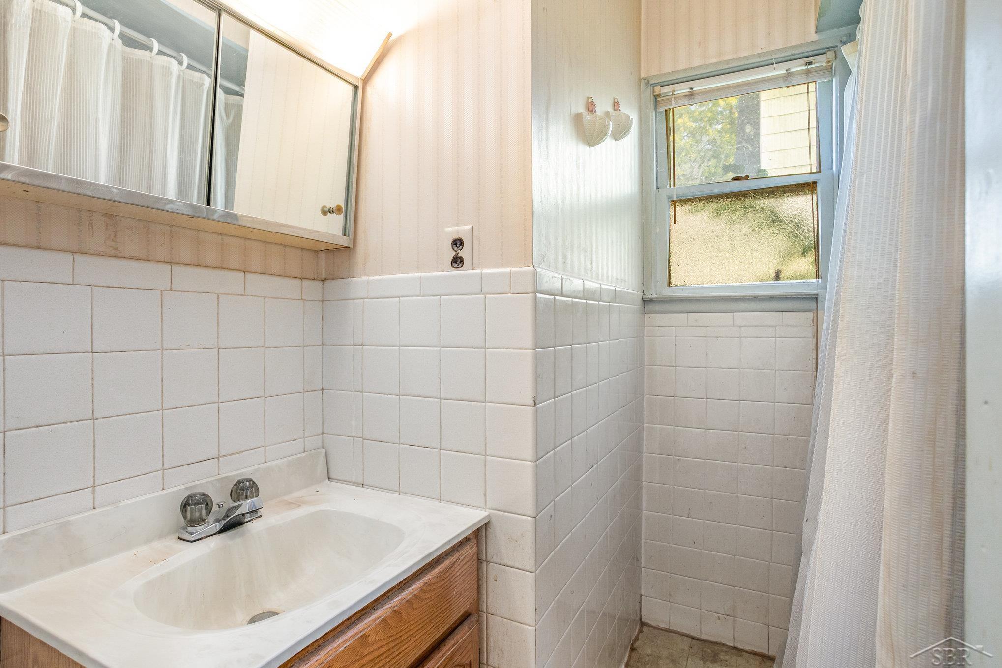 Saginaw City, Michigan 48602, United States, 2 Bedrooms Bedrooms, ,1 BathroomBathrooms,Residential,Pending,210955